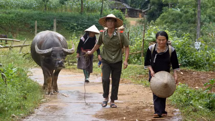 Công an Lai Châu "4 cùng" giữ bình yên, xóa đói nghèo