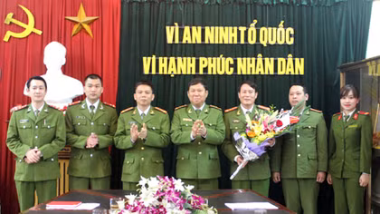 Khen thưởng đơn vị khám phá nhiều vụ mua bán, vận chuyển ma túy