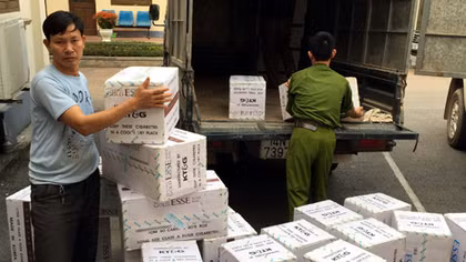 Tàu không biển kiểm soát chở gần 70 nghìn bao thuốc lá lậu