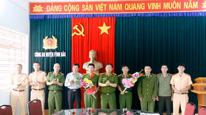 Khen thưởng Công an các đơn vị lập thành tích xuất sắc