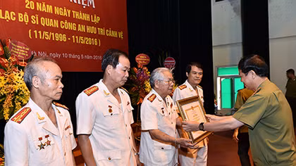 Kỷ niệm 20 năm Ngày thành lập CLB sỹ quan hưu trí Cảnh vệ