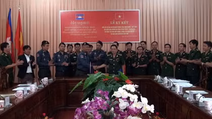 Tỉnh Bình Phước và tỉnh StungTreng (Campuchia) ký kết phòng chống tội phạm biên giới