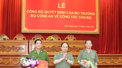 Công bố các quyết định về công tác cán bộ Công an hai tỉnh Hậu Giang và Bạc Liêu