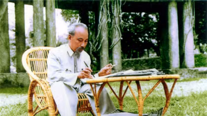 Noi gương Bác, lòng trong, tâm sáng hơn