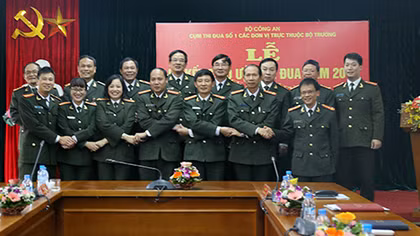 Cụm thi đua khối các đơn vị trực thuộc Bộ trưởng Bộ Công an ký giao ước thi đua