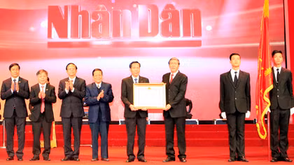 Báo Nhân Dân kỷ niệm 65 năm ngày ra số đầu tiên và đón nhận Huân chương Độc lập hạng Nhất
