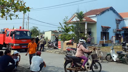 Chủ nhà đi vắng, hàng xóm phá cửa đuổi “bà hỏa”