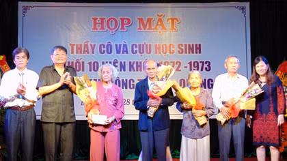 Cuộc hạnh ngộ sau 43 năm của thầy trò Bắc – Nam