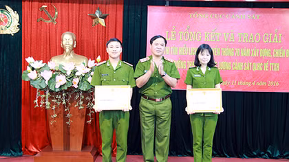 Trao giải cuộc thi Tìm hiểu truyền thống lực lượng Cảnh sát QLHC về TTXH
