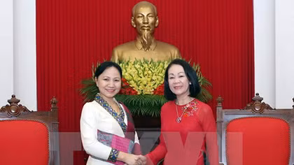 Đồng chí Trương Thị Mai tiếp Đoàn đại biểu Hội Liên hiệp Phụ nữ Lào