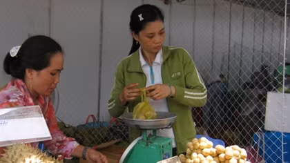 Trái cây miền Tây hút hàng, tăng giá