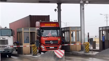 Gánh nặng phí BOT và phát triển đường cao tốc