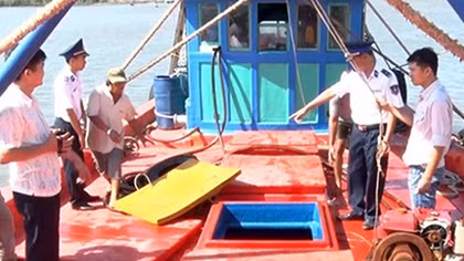 Cảnh sát Biển bắt tàu chở 28.000 lít dầu DO không rõ nguồn gốc