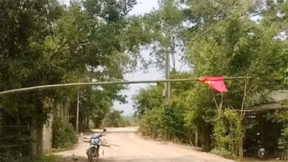 Vì ATGT dân lập rào chắn ngăn chặn "hung thần" xe tải