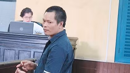 Bị truy nã về tội giết người, trốn sang Việt Nam làm "lái" súng