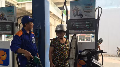 Giá xăng dầu đồng loạt giảm mạnh