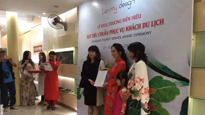 Hà Nội công nhận điểm đạt chuẩn phục vụ khách du lịch Tân Mỹ
