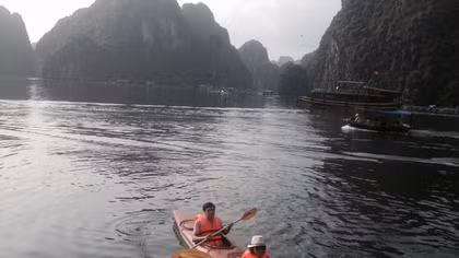 Từ 1-4, dừng hoạt động chèo kayak trên vịnh Hạ Long