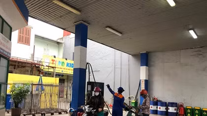 Xăng RON95-III giảm 182 đồng/lít về mức 14.940 đồng/lít