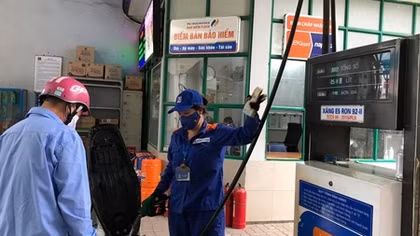 Giá xăng dầu tăng hơn 700 đồng/1 lít