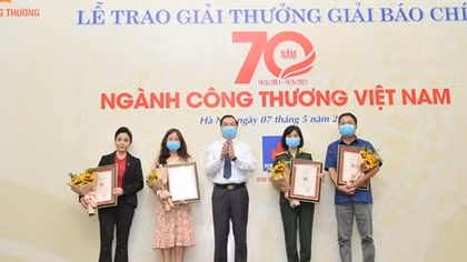 Trao Giải báo chí 70 năm ngành Công Thương
