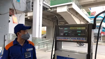 Xăng E5RON92 giảm 51 đồng/lít từ 15h ngày 26/9