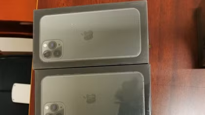 Thu giữ nhiều iphone, ipad, đồng hồ thông minh tại chung cư Ngô Gia Tự