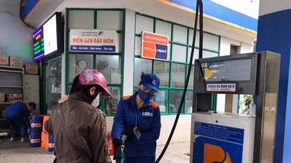 Giá xăng dầu giảm nhẹ