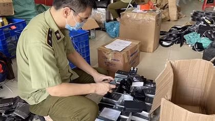 Thu giữ nhiều loại mỹ phẩm không chứng từ, giả nhãn hiệu 