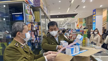 Gia tăng hiện tượng gom hàng, tăng giá sản phẩm y tế phòng virus Corona