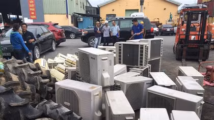 Phát hiện container chứa nhiều hàng cấm nhập khẩu