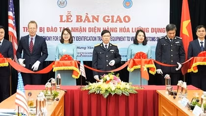 Tiếp nhận thiết bị đào tạo nhận diện hàng hóa lưỡng dụng do Hoa Kỳ tài trợ