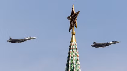 Xem Su-57 vần vũ trên Quảng trường Đỏ trong Ngày Chiến Thắng