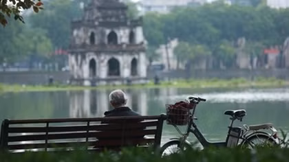 Hà Nội thanh bình trong sáng mồng 1 Tết