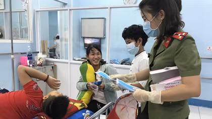 Cậu bé 11 tuổi tặng 5000 khẩu trang cho bệnh nhi