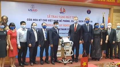 Hoa Kỳ trao tặng Việt Nam 100 máy thở để phòng chống dịch COVID-19