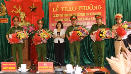 Trao thưởng các đơn vị giải cứu thành công cháu bé 2 tuổi bị bắt cóc