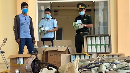 Vận chuyển trái phép 20.000 khẩu trang y tế qua biên giới 