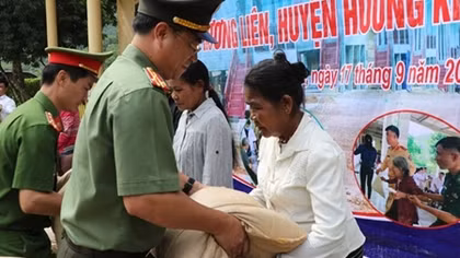 Công an tỉnh Hà Tĩnh thăm, tặng quà bà con dân tộc Chứt