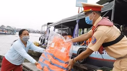 Vì bình yên trên những tuyến sông châu thổ Cửu Long