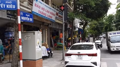 Đỗ xe theo kiểu “thách thức” pháp luật