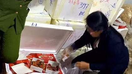 Dâu tây Trung Quốc tuồn vào Đà Lạt qua đường hàng không