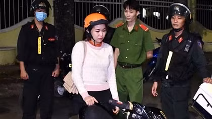 Cô gái "xinh như hoa" vận chuyển ma túy
