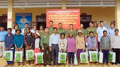 Bệnh viện 199 khám bệnh, cấp phát thuốc miễn phí cho người dân vùng biên giới Quảng Nam