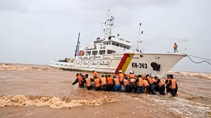 Khen thưởng thành tích cứu người trên tàu Vietship 01 