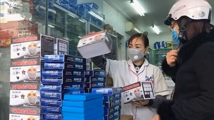 Thị trường khẩu trang y tế, nước rửa tay tiệt trùng … “nóng” lên từng ngày
