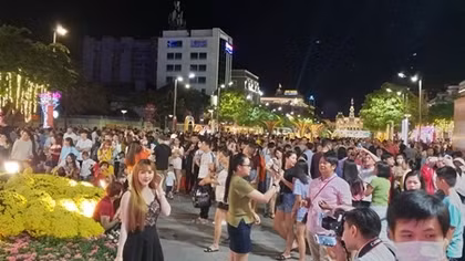 Du khách nước ngoài đến TP Hồ Chí Minh vẫn tăng 
