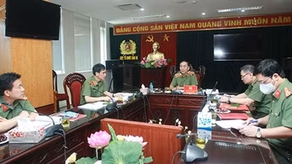 Thứ trưởng Trần Quốc Tỏ làm việc với Cục Tổ chức cán bộ về việc xây dựng một số Đề án