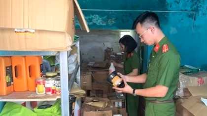 Trên 1.000 nguyên liệu pha chế trà sữa không nguồn gốc trong kho hàng