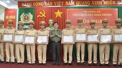 Tập trung xử lý nghiêm hành vi sử dụng giấy phép lái xe giả và các vi phạm về ATGT